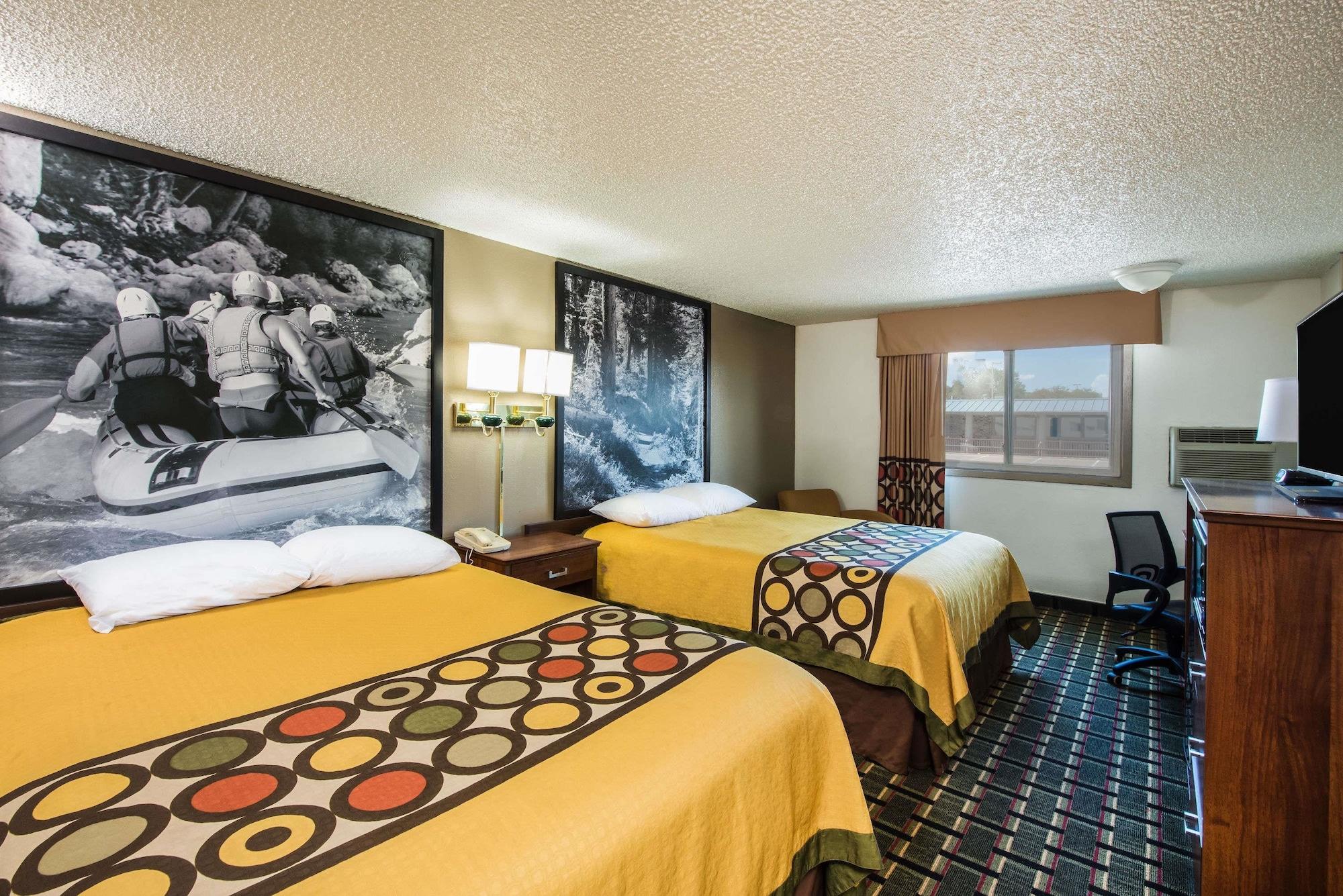 Super 8 By Wyndham Pueblo Hotel Kültér fotó