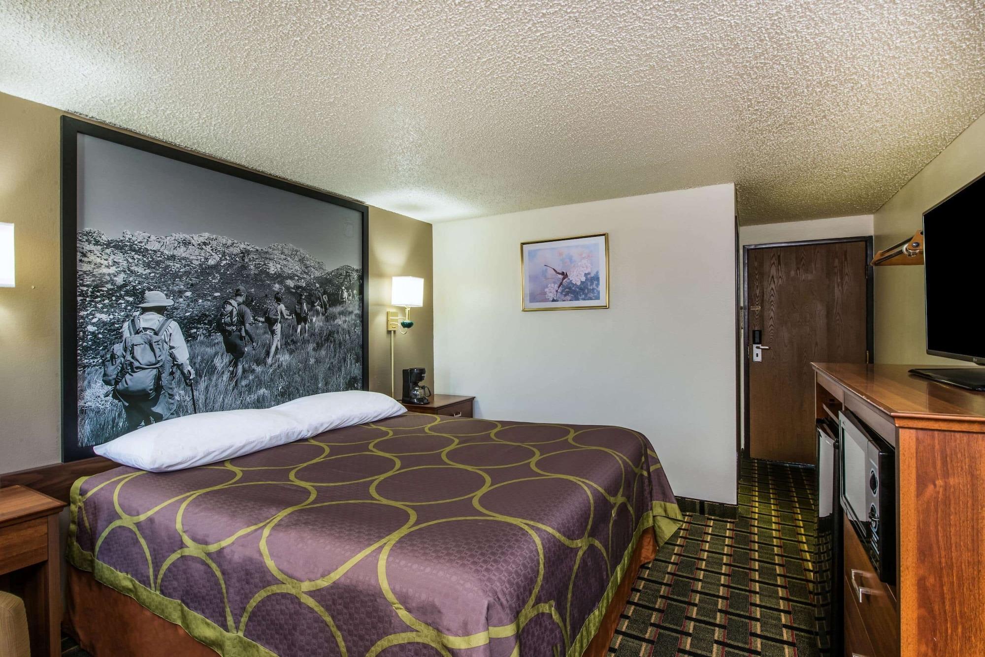 Super 8 By Wyndham Pueblo Hotel Kültér fotó