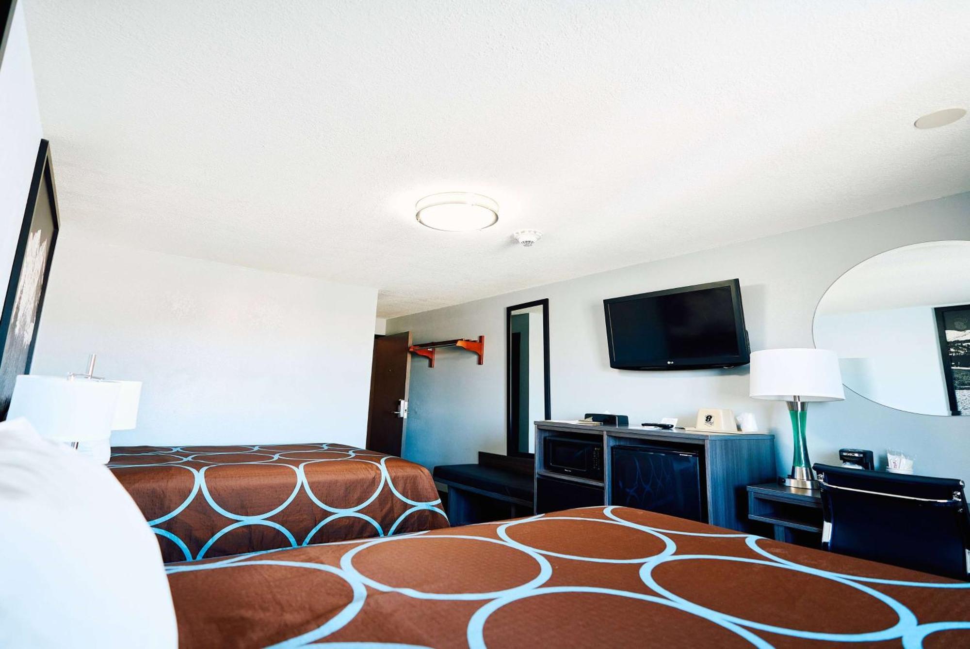 Super 8 By Wyndham Pueblo Hotel Kültér fotó