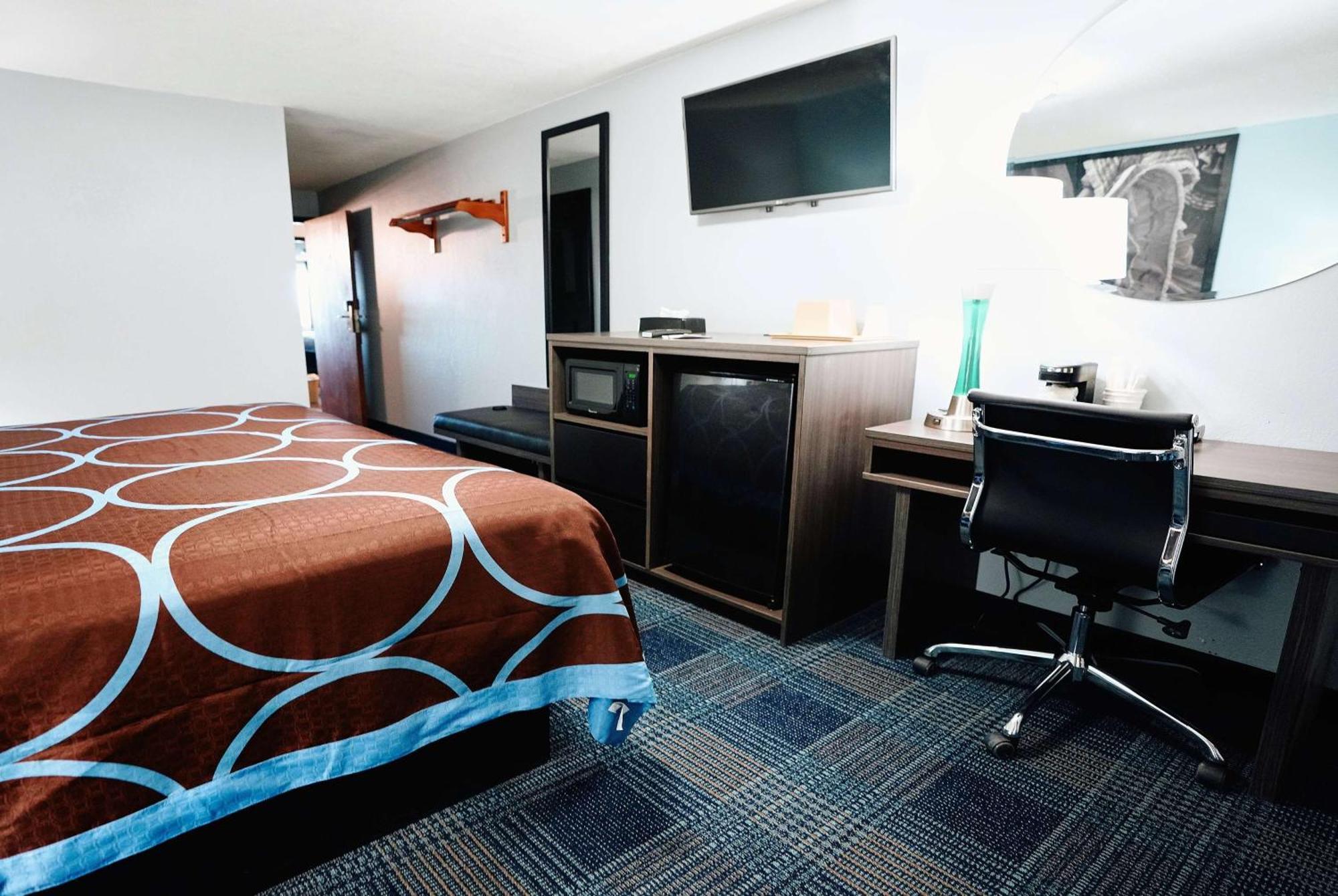 Super 8 By Wyndham Pueblo Hotel Kültér fotó