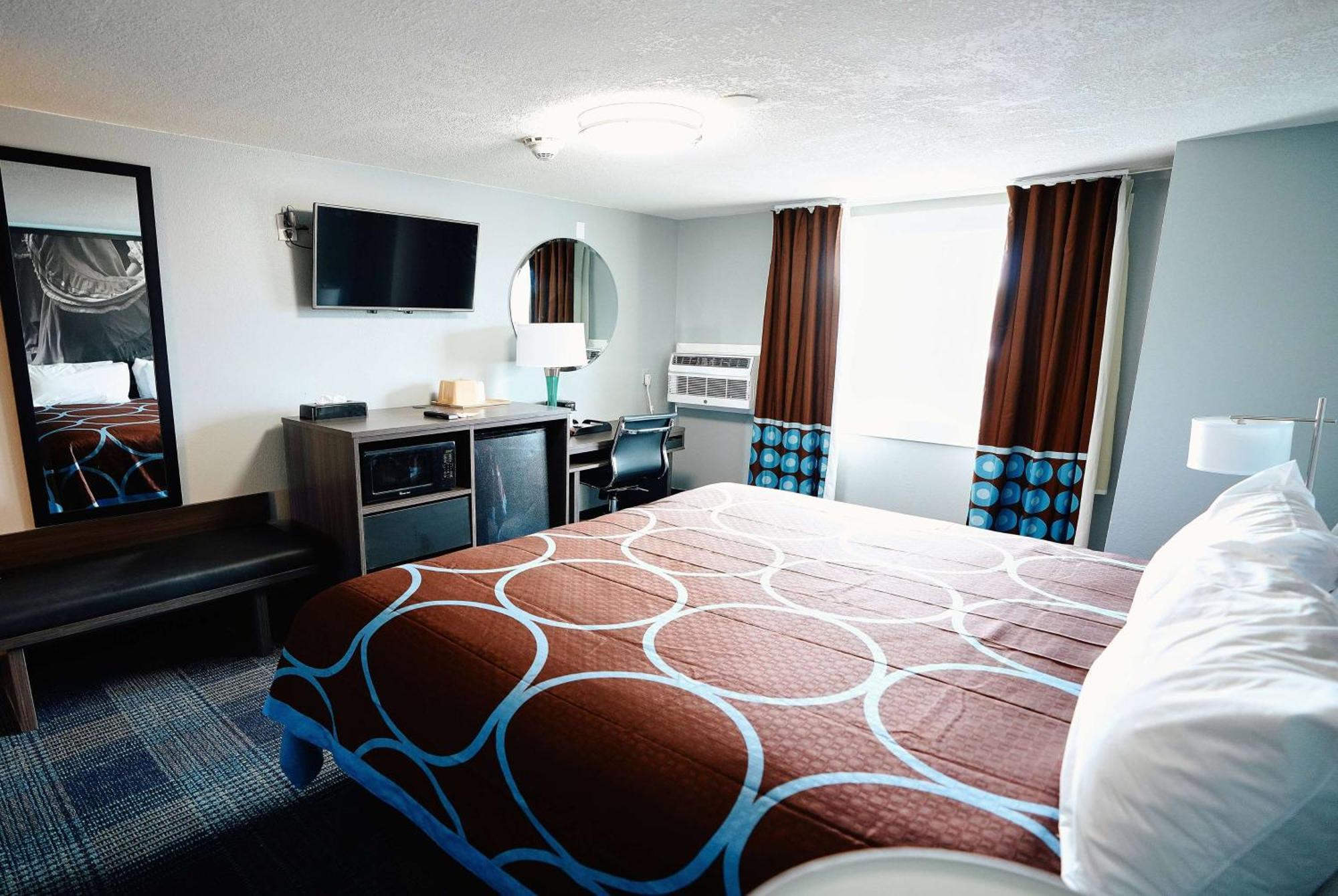 Super 8 By Wyndham Pueblo Hotel Kültér fotó