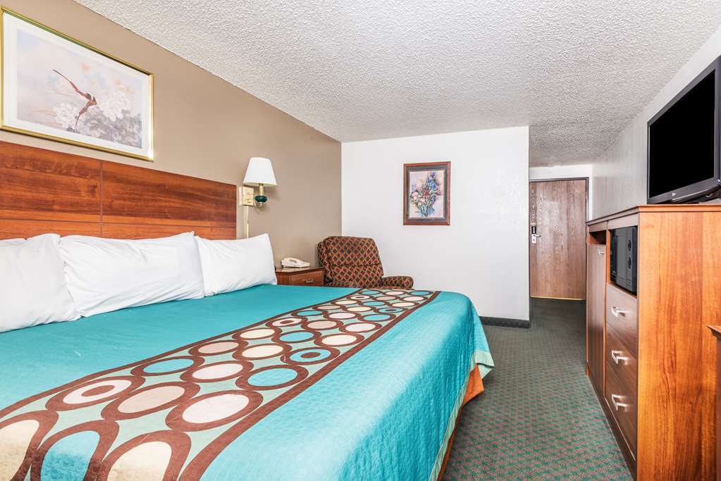 Super 8 By Wyndham Pueblo Hotel Szoba fotó